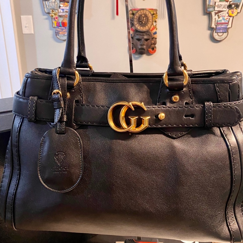 Beautiful authentic gucci shoulder bag.
